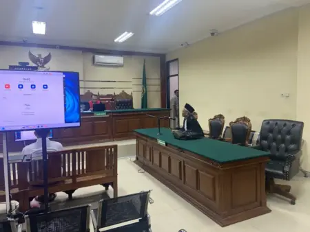 Kasus Penggelapan Dana Pendidikan, Dua ASN Kabupaten Pasuruan Divonis 6,5 Tahun Penjara Foto BeritaJatim.com