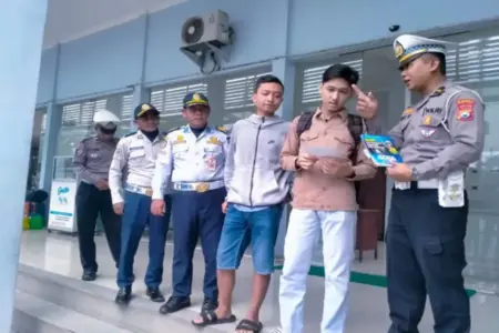 Polres Magetan Sosialisasikan Aturan Penggunaan Jalan Usai Viral Balap Liar di Maospati Foto BeritaJatim.com