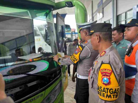 Jelang Mudik Lebaran, Satlantas Polres Sumenep Perketat Ramp Check Angkutan Umum Foto BeritaJatim.com