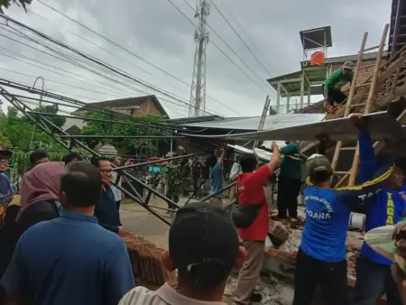 Dampak Gempa Pacitan Magnitudo 6,4: 15 Rumah di Lima Kecamatan Dilaporkan Rusak Foto BeritaJatim.com