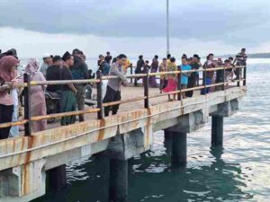 Warga Dungkek Sumenep Lompat dari Jembatan Pelabuhan Foto BeritaJatim.com