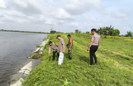 Swafoto Berujung Maut, Tiga Bocah Tenggelam di Waduk Desa Meningo Lamongan Foto BeritaJatim.com