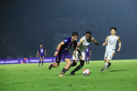 Persik Kediri Tekuk Dewa United 2-1, Macan Putih Naik ke Posisi 10 Klasemen Foto BeritaJatim.com