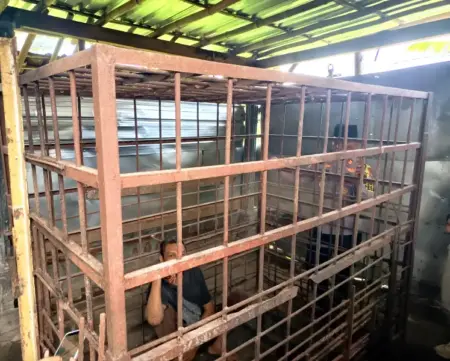 Fakta Pilu di Ponorogo: Dua ODGJ Ditemukan Terpasung Jeruji Besi di Jambon Foto BeritaJatim.com
