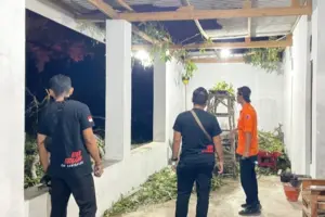 Angin Kencang Terjang 21 Desa di Pamekasan Foto BeritaJatim.com