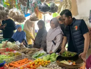 Jelang Ramadan, Tim Satgas Pangan Polres Pamekasan Pantau Stok dan Harga Bahan Pokok Foto BeritaJatim.com