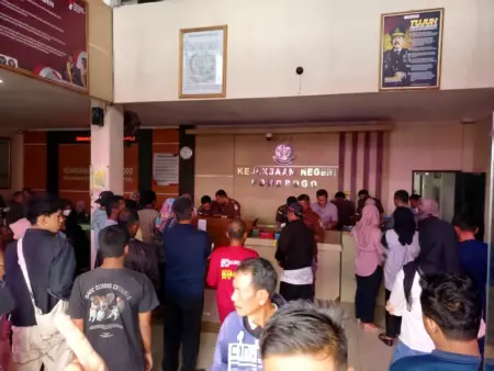 Sidang Tilang di Kejari Ponorogo, Kebanyakan Pelajar Tak Punya SIM Foto BeritaJatim.com