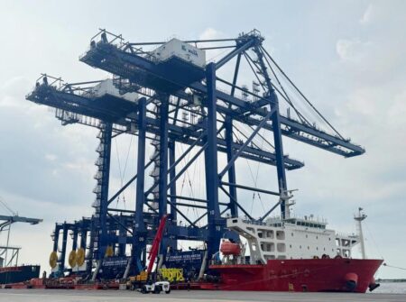 Perkuat Logistik Nasional, Pelindo Terminal Petikemas Datangkan 39 Alat Bongkar Muat Baru di 2026 Foto BeritaJatim.com