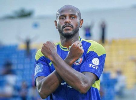 Vinicius Bawa Arema FC Unggul 1-0 Atas Semen Padang Foto BeritaJatim.com