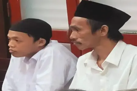 Kompak Jual Sabu-sabu, Bapak Anak Diadili di PN Surabaya Foto BeritaJatim.com