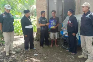 Jelang Ramadan, Ratusan Pendekar PSHT Kota Blitar Gelar Aksi Sosial Door-to-Door Foto BeritaJatim.com