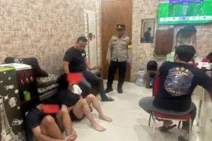 Polisi Gagalkan Tawuran dan Perang Sarung di Prajurit Kulon Mojokerto, Dua Pemuda Diamankan Foto BeritaJatim.com