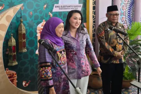 Sambang ke Grahadi, Sherly Tjoanda Sebut Khofifah Mentor Tata Kelola Pemerintahan Foto BeritaJatim.com