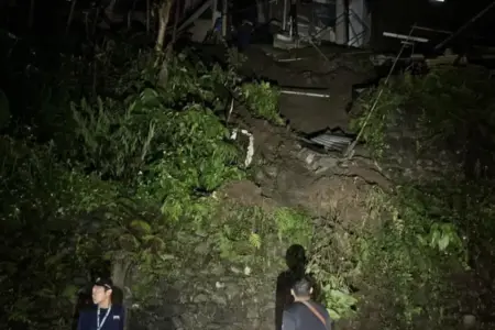 TPT Jalur Pacet–Trawas Ambrol Akibat Hujan Lebat, BPBD Mojokerto Imbau Pengendara Waspada Foto BeritaJatim.com