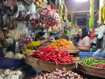 Harga Cabai Rawit Merah Tembus Rp120 Ribu per Kg di Pare Kediri, Komoditas Lain Relatif Stabil Foto BeritaJatim.com