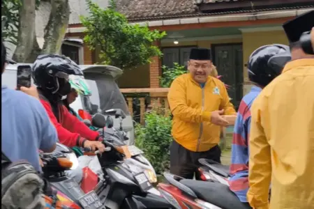 Ali Mufti Temani Pimpinan Baru Golkar Magetan, Tebar Takjil dan Rapat Konsolidasi Foto BeritaJatim.com