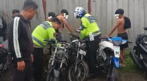 Balap Liar Usai Sahur Digagalkan Polisi, 17 Motor Terjaring di Ringroad Mojoagung Jombang Foto BeritaJatim.com