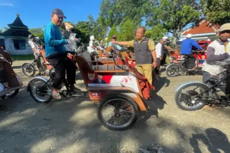 Tak Lagi Ngos-ngosan, 200 Abang Becak di Lamongan Terima Becak Listrik dari Prabowo Foto BeritaJatim.com