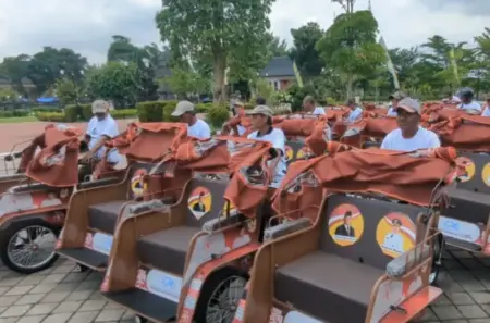 Ratusan Becak Listrik Disalurkan ke Madiun, Tukang Becak Lansia Jadi Prioritas Foto BeritaJatim.com