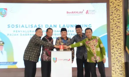 Pemkab Jombang Resmi Salurkan ADD 2026, Fokus pada Transparansi dan Pemberdayaan Masyarakat Foto BeritaJatim.com