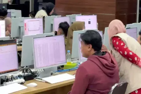 Kemenhaj Kerja 24 Jam Verifikasi Dokumen Visa 221 Ribu Jemaah Haji Indonesia 2026 Foto BeritaJatim.com