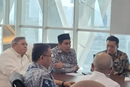 Kemenhaj dan Kemenpar Perkuat Ekonomi Haji Lewat Promosi Wisata Berbasis AI Foto BeritaJatim.com