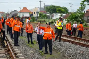 Persiapan Lebaran 2026, KAI Daop 8 Surabaya Inspeksi Lintas Surabaya-Mojokerto Foto BeritaJatim.com