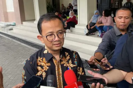 Tak Bisa Hadir di Sidang Korupsi Dana Hibah Jatim, Gubernur Khofifah Ajukan Penjadwalan Ulang ke KPK Foto BeritaJatim.com