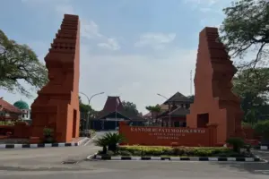 Pemkab Mojokerto Atur Jam Kerja ASN Selama Ramadan 2026, Produktivitas Tetap Utama Foto BeritaJatim.com