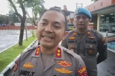 Kapolres Mojokerto Tolak Teken Tuntutan PMII, Tegaskan Penanganan Galian C Butuh Solusi Komprehensif Foto BeritaJatim.com