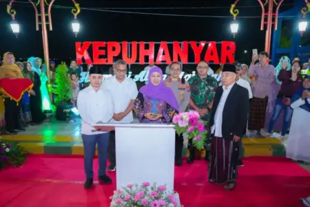 Khofifah Resmikan Program Permata Jatim di Mojokerto, Sulap Kawasan Kumuh Jadi Layak Huni Foto BeritaJatim.com