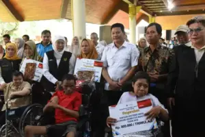 Jelang Ramadan, Khofifah Guyur Bansos Rp3 Miliar untuk Warga Sidoarjo guna Perkuat Bantalan Ekonomi Foto BeritaJatim.com