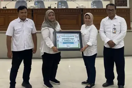 Pemkab Tuban Raih Penghargaan Terbaik II Capaian Pengurangan Kumuh Tingkat Jatim Foto BeritaJatim.com