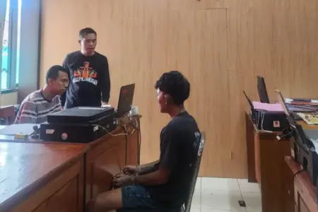Maling Bobol Nikita Market Banyuwangi, Gasak Rp50 Juta Lalu Buang Uang ke Sungai Foto BeritaJatim.com