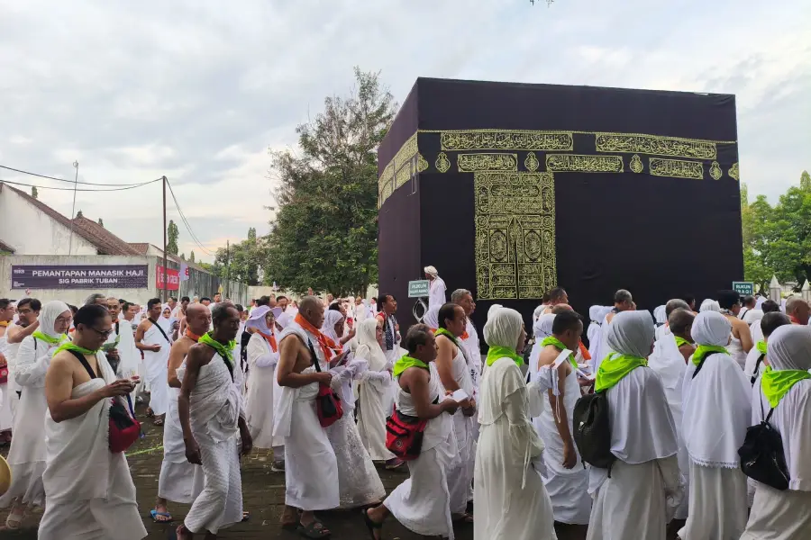 1.800 CJH Tuban dan Satu Regu Lamongan Ikuti Praktik Manasik Haji di SIG Pabrik Tuban Foto BeritaJatim.com