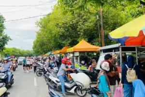 Tingkatkan Perekonomian, Diskopumdag Tuban Fasilitasi Pasar Takjil dan Bazar Ramadan Foto BeritaJatim.com