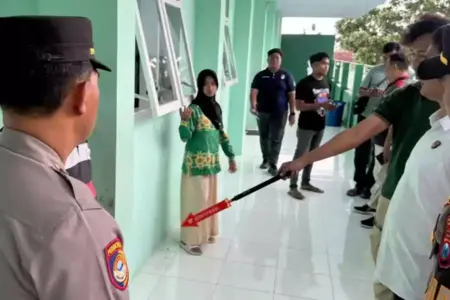 Peluru Nyasar Kena Pelajar MTsN Lumajang, Polisi Bakal Lakukan Uji Lab Proyektil Foto BeritaJatim.com