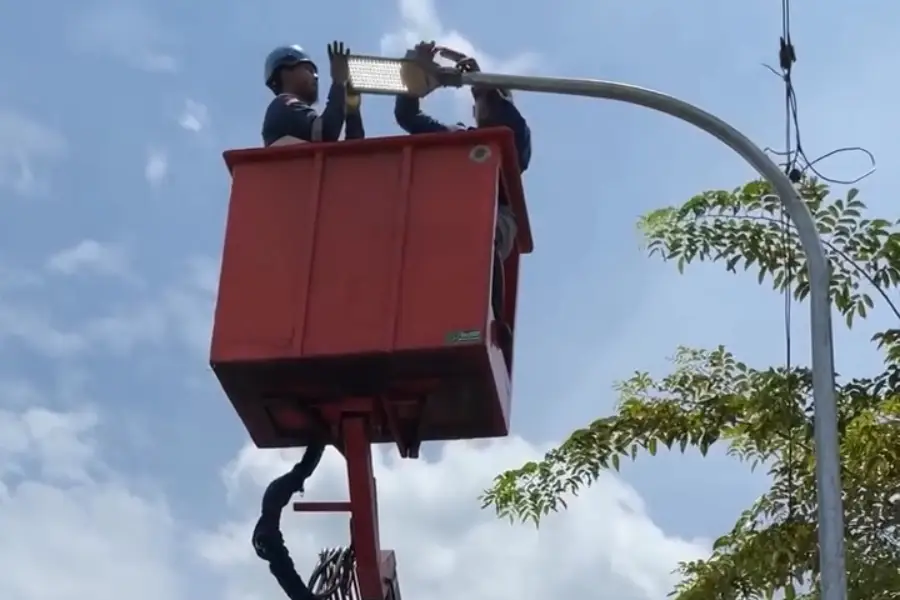 Tagihan Listrik PJU Tembus Rp30 M, Dishub Blitar Bakal Atur Kuota Lampu per Desa Foto BeritaJatim.com