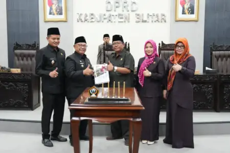 DPRD Kabupaten Blitar Sahkan 6 Perda Baru, Masa Jabatan Kades Resmi Menjadi 8 Tahun Foto BeritaJatim.com