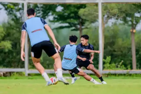 Empat Pertandingan di Bulan Puasa, Persebaya Atur Ritma Jaga Stamina Foto BeritaJatim.com