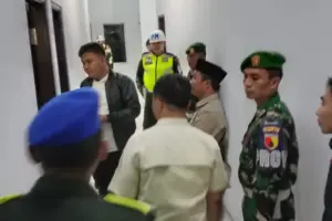 Terjaring Operasi Wira Clurit, Pasangan Bukan Suami Istri Kedapatan “Ngamar” di Hotel Bondowoso Foto BeritaJatim.com