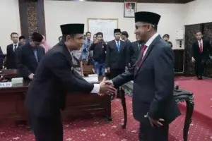 Agus Dwi Saputra Resmi Dilantik Jadi Sekda Sumenep, Bupati Fauzi Beri Tugas Khusus Genjot PAD Foto BeritaJatim.com