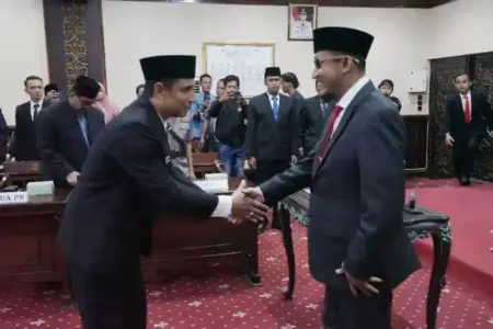 Agus Dwi Saputra Resmi Dilantik Jadi Sekda Sumenep, Bupati Fauzi Beri Tugas Khusus Genjot PAD Foto BeritaJatim.com