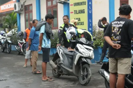 Antisipasi Aksi Balap Liar, Satlantas Polres Mojokerto Intensifkan Patroli Ramadhan Foto BeritaJatim.com