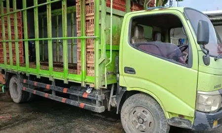 Pelajar Jombang Terluka Parah Ditabrak Truk di Jalan Raya Bandung, Ini Kronologinya Foto BeritaJatim.com