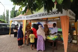 Untuk Menekan Kenaikan Harga di Bulan Ramadan, Pemkab Tuban Gelar Pasar Murah di 20 Kecamatan Foto BeritaJatim.com