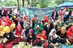 Pemkab Sumenep Gelar Festival Kreasi Anyam Ketupat di Pantai Lombang Foto BeritaJatim.com