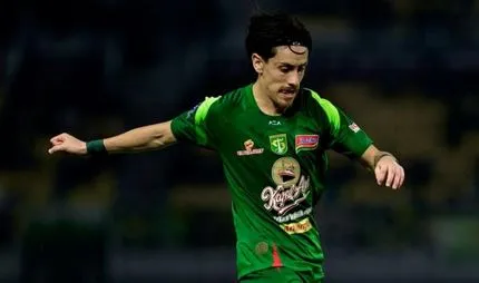 Persebaya Resmi Perpanjang Kontrak Francisco Rivera, Bernardo Tavares: Pemain Terbaik Musim Ini Foto BeritaJatim.com