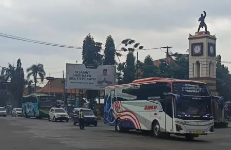 Bus Langgar Jalur, Lolos Tanpa Sanksi, Polisi Ungkap Alasan Kontroversial Foto BeritaJatim.com
