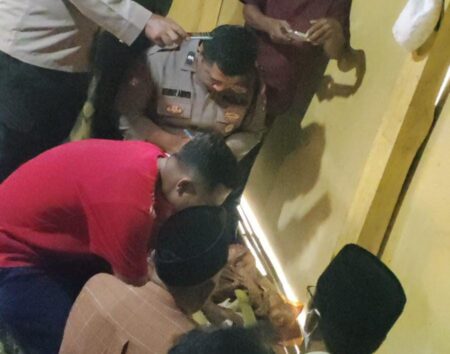 Geger! Jasad Bayi Perempuan Ditemukan dalam Kardus di Sampang, Ada Pesan dari Pelaku Foto BeritaJatim.com